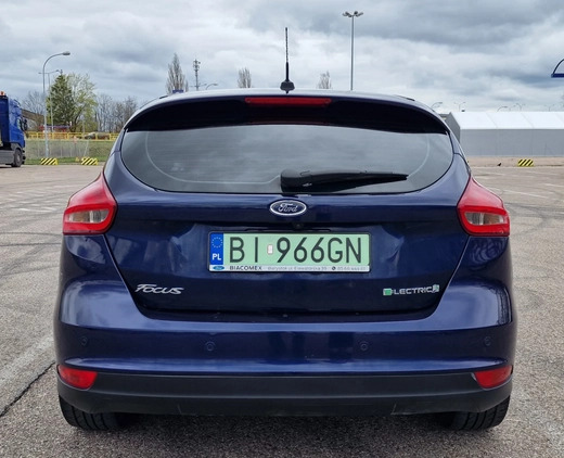 Ford Focus cena 29889 przebieg: 143535, rok produkcji 2017 z Białystok małe 121